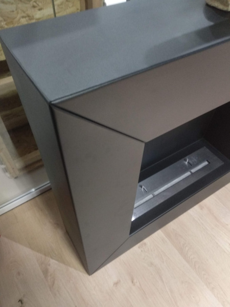 Биокамин в металлическом портале Firezo Kvadro